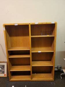 lot 983 image: WOODEN DISPLAY UNIT WITH SHELVES IN STYLECOLOR SHOWN.