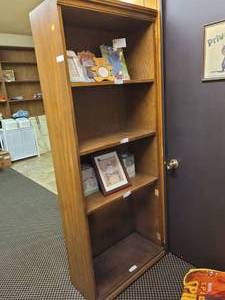 lot 987 image: 5-TIER BOOKCASESHELF IN STYLE SHOWN. CONTENTS SHOWN NOT INCLUDED