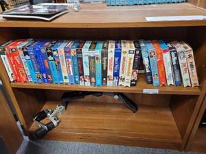 lot 1058 image: LOT OF ASSORTED VHS MOVIES AS SHOWN.