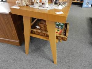 lot 899 image: VINTAGE WOOD SIDE TABLE IN STYLECOLOR SHOWN. CONTENTS SHOWN NOT INCLUDED