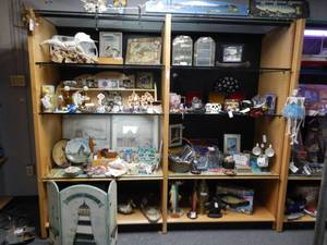 lot 889 image: 2 CONNECTING UNITS OF COMMERCIAL MERCHANDISER DISPLAY SHELVING UNITS WITH THICK GLASS SHELVES AS SHOWN. CONTENTS SHOWN NOT INCLUDED (DELAYED PICK UP BETWEEN 200 PM AND 400 PM)