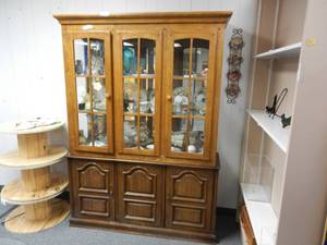 lot 911 image: VINTAGE WOODEN CHINA CABINET WITH INNER MIRROR-STYLE BACK AND GLASS SHELVES IN STYLECOLOR SHOWN. CONTENTS SHOWN NOT INCLUDED  (DELAYED PICK UP BETWEEN 200 PM AND 400 PM)
