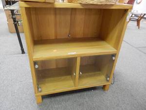 lot 923 image: WOODEN MEDIA-STYLE CABINET WITH GLASS DOORS IN STYLECOLOR SHOWN.