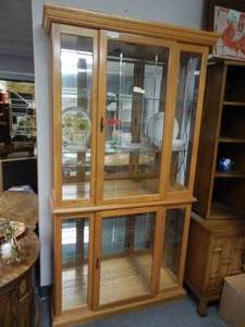 lot 965 image: WOOD AND GLASS LIGHTED DISPLAY CABINET WITH GLASS SHELVES IN STYLE SHOWN. MADE IN USA CONTENTS SHOWN NOT INCLUDED