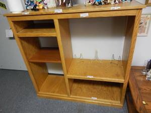 lot 976 image: WOODEN MEDIA-STYLE DISPLAY CABINET IN STYLECOLOR SHOWN. CONTENTS SHOWN NOT INCLUDED
