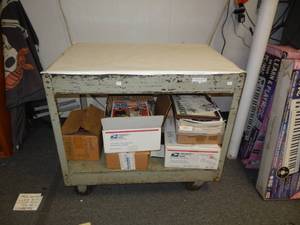 lot 1138 image: METAL UTILITY CART ON CASTERS WITH CONTENTS INCLUDING POPCORN BAGS, MAGAZINES AS SHOWN.