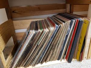 lot 954 image: VINTAGE VINYL RECORDS AS SHOWN. GENEROUS COUNT.