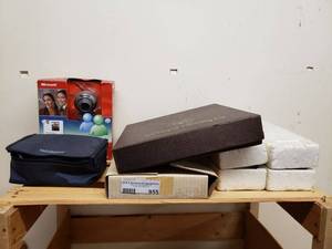 lot 955 image: VINTAGE MOBIL PHONES, COMPUTER CAMERA AND MORE AS SHOWN.