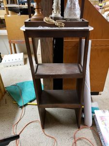 lot 1031 image: 3-TIER WOOD STANDSHELF AS SHOWN.