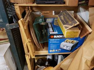 lot 1038 image: BLACK AND DECKER TOASTER, VINTAGE HAMILTON BEACH ELECTRIC KNIFE, AND MORE AS SHOWN.