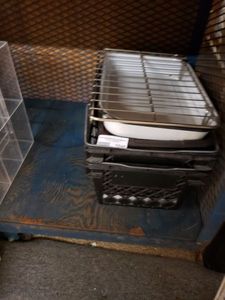 lot 1046 image: SHOPPING BASKETS, OVEN PANSRACK AS SHOWN.