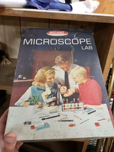 lot 1093 image: VINTAGE MICROSCOPE LAB TIN BOX WITH SOME PARTSACCESSORIES AS SHOWN.