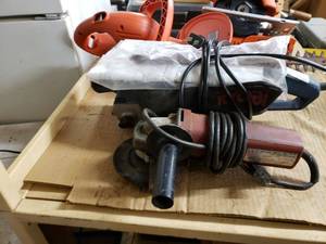 lot 1186 image: BELT SANDER AND GRINDER AS SHOWN.