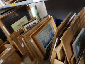 lot 1209 image: LOT OF FRAMES IN VARIOUS STYLESSHAPESSIZES AS SHOWN. SOME WITH PRINTSPICTURES.