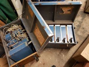 lot 1251 image: VINTAGE HORSE RACING GAME IN STORAGE CONTAINER BOX AS SHOWN.