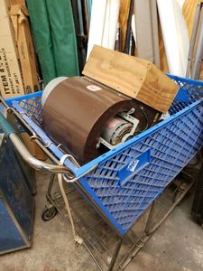 lot 1252 image: SHOPPING CART WITH CONTENTS INCLUDING A DAYTON BLOWER AS SHOWN.