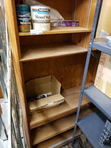 lot 1259 image: SHELF UNIT WITH CONTENTS INCLUDING STAIN AND MORE