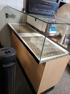 lot 1452 image: STORE JEWELRY DISPLAY AS SHOWN.