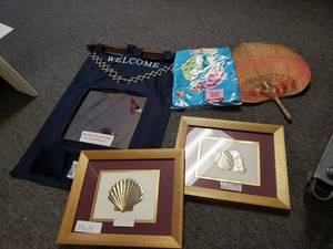 lot 1464 image: LOT OF MISCELLANEOUS ITEMS INCLUDING FRAMES AND MORE AS SHOWN.
