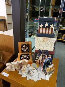 lot 1465 image: PATRIOTIC BOXES, CERAMIC FIGURINES AND MORE AS SHOWN.