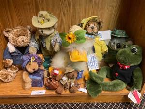 lot 1374 image: LOT OF PLUSH ANIMALS AS SHOWN.