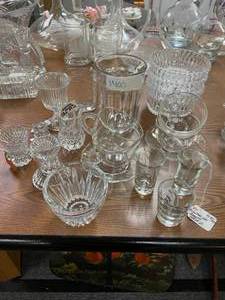 lot 1400 image: CRYSTAL BOWLS, CANDLE HOLDERS, GLASSES AND MORE