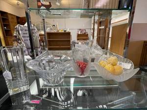 lot 1401 image: CRYSTAL BASES AND MORE AS SHOWN.