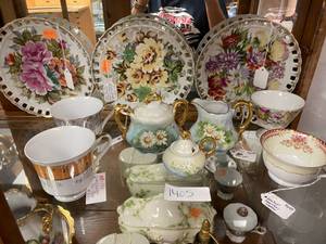 lot 1405 image: VINTAGE LACED EDGE PLATES, CREAM AND SUGAR, TEA CUPS AND MORE AS SHOWN.
