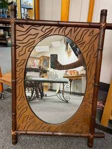 lot 1427 image: OVAL MIRROR IN CARVED WOOD STYLE FRAME AS SHOWN.