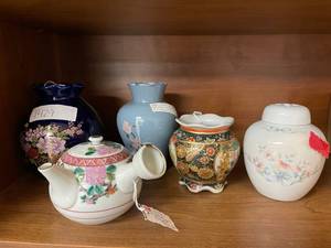 lot 1429 image: ORIENTAL TEAPOT, ASIAN VASE AND MORE AS SHOWN.