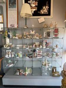 lot 1441 image: 30 COMPARTMENT GLASS DISPLAY UNIT ON WOODEN BASE AS SHOWN. CONTENTS NOT INCLUDED