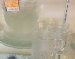 lot 1491 image: VINTAGE 32 PIECE KIG INDONESIA DISH SET AS SHOWN.