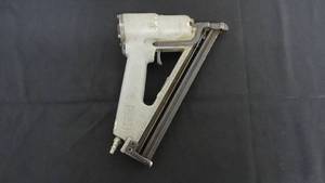 lot 19 image: Senco SN1 Pneumatic Finish Nailer