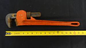 lot 40 image: Jaws 18 Pipe Wrench