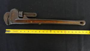 lot 41 image: Ridgid 24 Heavy Duty Pipe Wrench