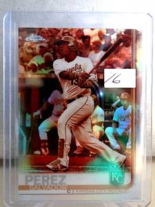 lot 16 image: 2019 Topps Chrome Sepia Refractor #198 SALVADOR PEREZ - Kansas City Royals