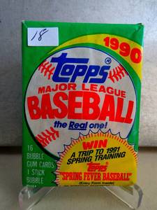 lot 18 image: Topps MLB Baseball 1990 Unopened Wax Pack Gum - FRANK THOMAS RC