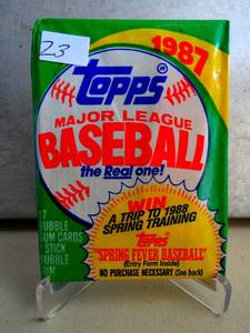 lot 23 image: 1987 Topps  Wax Pack. BARRY BONDS or BO JACKSON RC