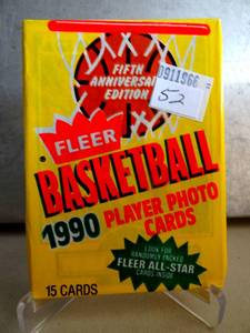 lot 52 image: 1990-91 FLEER BASKETBALL Sealed RACK PACK  - MICHAEL JORDAN #26 POSSIBLE