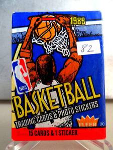 lot 82 image: WOW 1989 NBA Hoops Unopened Wax Pack Chance for Mint Jordan Bulls (15 cards)