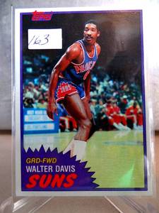 lot 163 image: VINTAGE 1981 TOPPS BASKETBALL CARD #33 WALTER DAVIS - NM-MINT