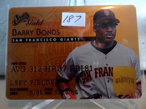 lot 187 image: BARRY BONDS Giants 1995 Donruss Studio Gold Credit Card Facsimily Auto #7 of 50