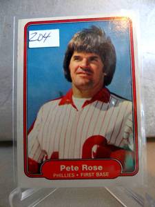lot 204 image: 1982 Fleer #256 Pete Rose Philadelphia Phillies Baseball Card