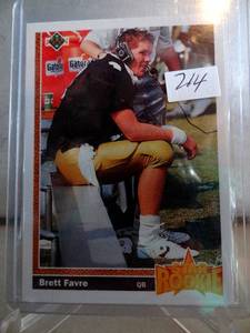 lot 214 image: ROOKIE - 1991 Upper Deck Brett Favre Star Rookie RC #13 $$$