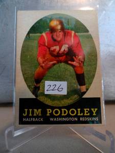 lot 226 image: VINTAGE ROOKIE - 1958 Topps #121 Jim Podoley  RC EXEX