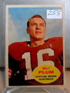 lot 255 image: VINTAGE 1960 TOPPS FOOTBALL #22 MILT PLUM