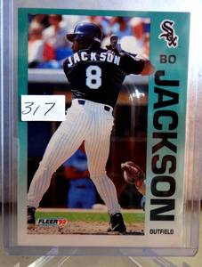 lot 317 image: 1992 Fleer Bo Jackson Chicago White Soxs Baseball Card #86