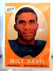 lot 389 image: VINTAGE ROOKIE - 1958 Topps #98 Milt Davis (RC) (G) Baltimore Colts