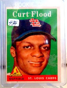 lot 434 image: VINTAGE ROOKIE - 1958 Topps Curt Flood RC Rookie Card #464 Cardinals - EX
