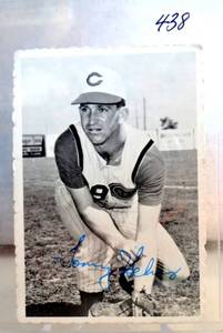 lot 438 image: VINTAGE 1969 Topps Deckle Edge Tommy Helms Card #20 EXNM - Reds Star